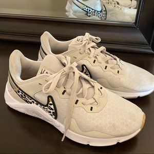 Nike Legend Essential 2 Premium Women's